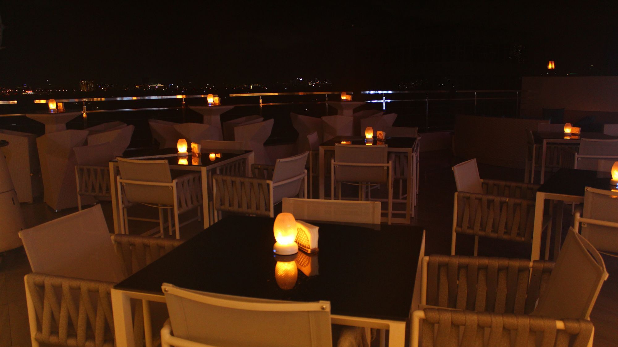 City Park Hotel Residences Taguig Exterior photo